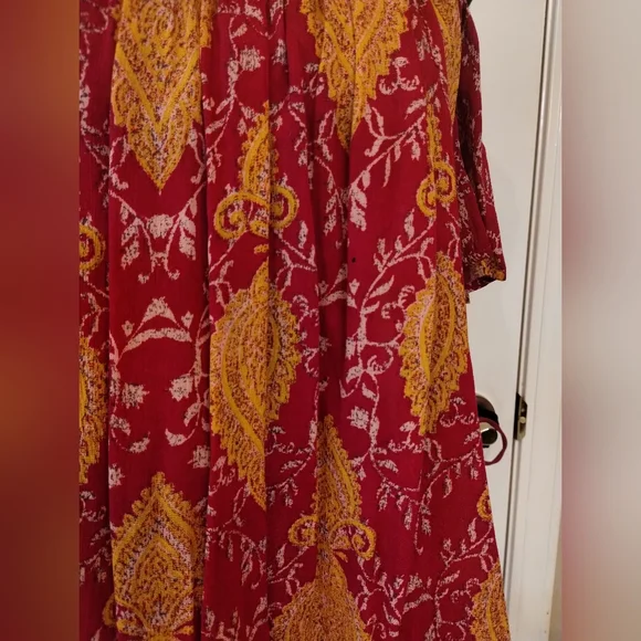 Xhilaration Cold Shoulder Top - Picture 6 of 6